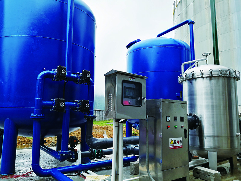 ���豸������Ȼ��ɰΪ���˽��ʡ�����ԭ��Ϊ����ˮ�ж��������ӣ��������������˲����ʱ�������������ϱ��������Ĥ���������ڴ߻��������±��ܽ������������������������ϣ��������ɵ����������������Ϊ�µ���Ĥ�����µĴ߻���Ӧ������ˮ����һ�����ڷ�ϴ����ʣ������������